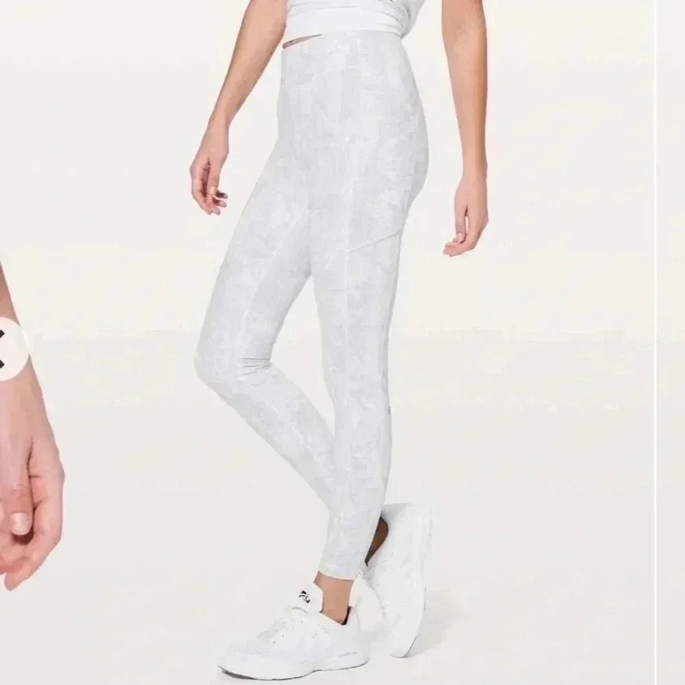 Lululemon  Speed Up Tight *Full-On Luxtreme 28"
Eternal Wave White 4
